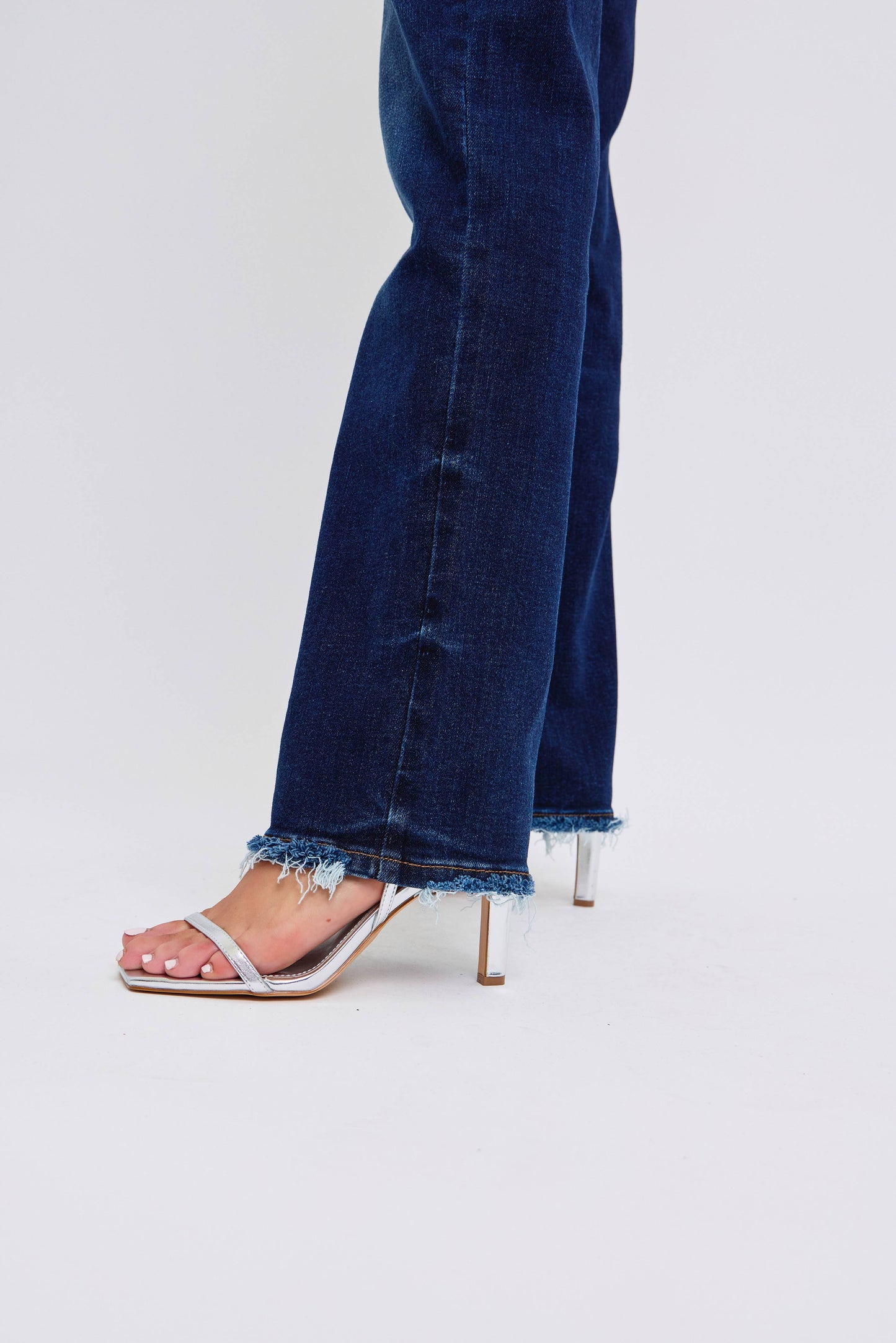 Judy Blue Jeans - Mid Rise Straight Leg with Fray Hem