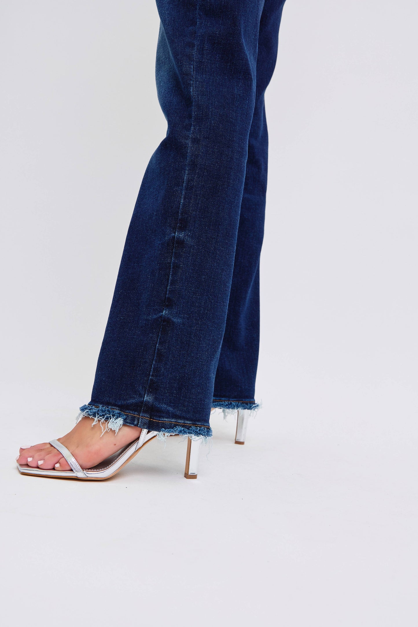 Judy Blue Jeans - Mid Rise Straight Leg with Fray Hem