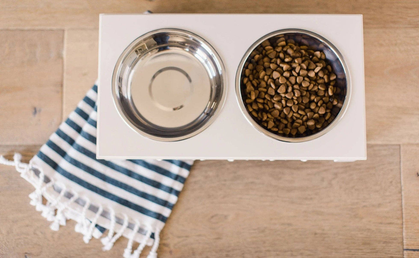 Helpen Pets - Scrollie  Dog or Cat Elevated Pet Feeder