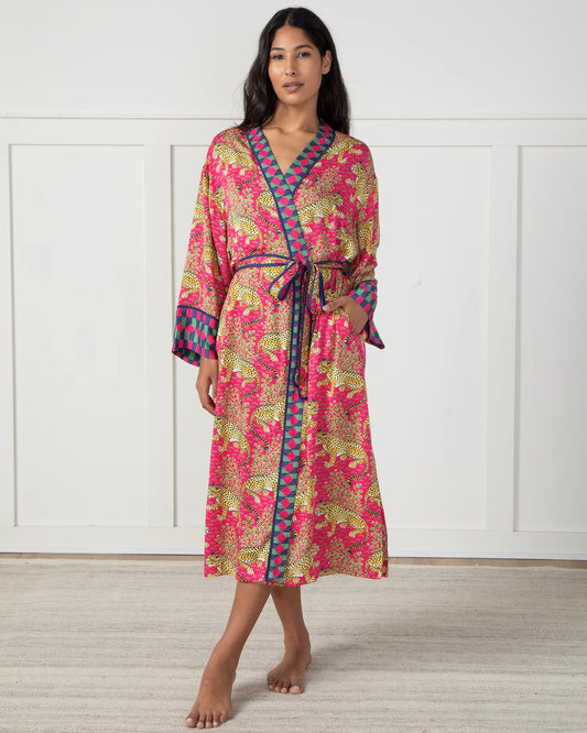 Print Fresh Echo Satin Robe in Bagheera (Hot Pink)